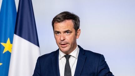 Le porte-parole du gouvernement Olivier Véran lors du compte rendu du Conseil des ministres, le 20 juillet 2022, à l'Elysée, à Paris. (XOSE BOUZAS / HANS LUCAS / AFP)