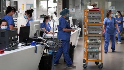 Avec l'afflut de patients atteints du Covid-19, l'hôpital Ambroise Paré de Boulogne-Billancourt (Hauts-de-Seine), doit réorganiser ses services. Photo d'illustration. (ALAIN JOCARD / AFP)