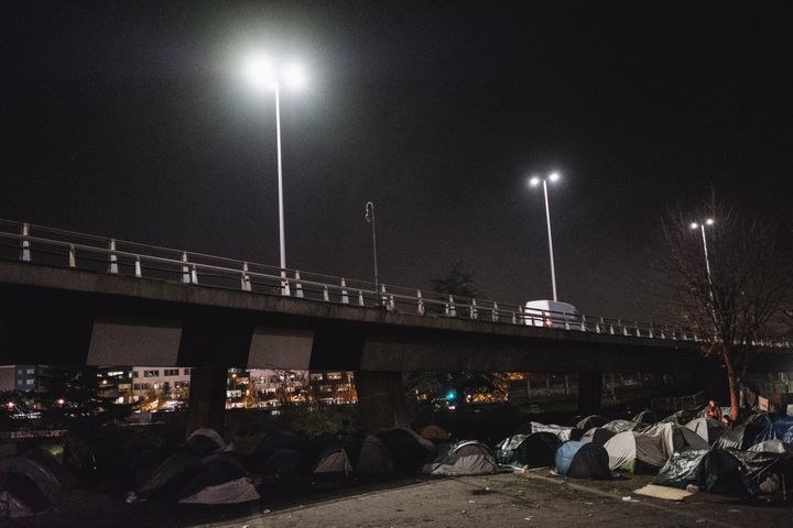 Le campement installé sous une bretelle d'autoroute à Saint-Denis (Seine-Saint-Denis), le 12 novembre 2020, quelques jours avant son évacuation. (LUCAS BOIRAT / HANS LUCAS / AFP)