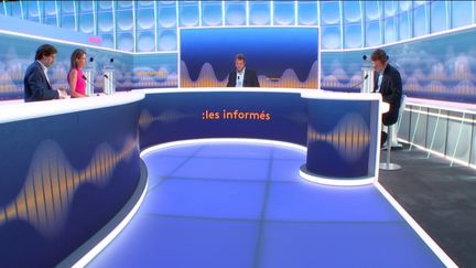 Chaque matin, les informés débattent de l'actualité du jour autour de Marc Fauvelle et Renaud Dély. (FRANCEINFO / RADIO FRANCE)