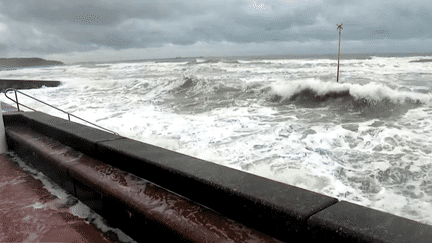 Tempête Ciaran : l’alerte rouge déclenchée en Bretagne (France info)