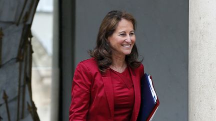 La ministre de l'Ecologie et du D&eacute;veloppement durable,&nbsp;S&eacute;gol&egrave;ne Royal, &agrave; l'Elys&eacute;e (Paris), le 20 mai 2015. (PATRICK KOVARIK / AFP)