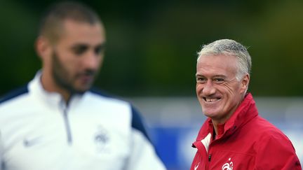 Karim Benzema sous l'oeil de Didier Deschamps (FRANCK FIFE / AFP)