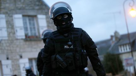 &nbsp; (Le RAID et le GIGN ont fouillé intensément Corcy et Longpont deux villages de Picardie ©MaxPPP)