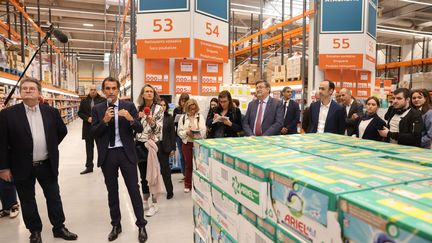 Alexandre Bompard, directeur général de Carrefour, dans le premier magasin Atacadão à Aulnay-sous-Bois, le 20 juin 2024. (LP/OLIVIER LEJEUNE / MAXPPP)