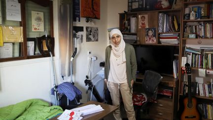 La poétesse arabe israélienne Darine Tatour dans sa maison à Reineh en Israël, le 26 septembre 2017.&nbsp; (AMMAR AWAD / REUTERS)