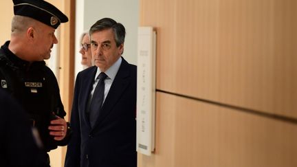 François Fillon lors de son arrivée au tribunal de Paris, mercredi 26 février 2020. (MARTIN BUREAU / AFP)