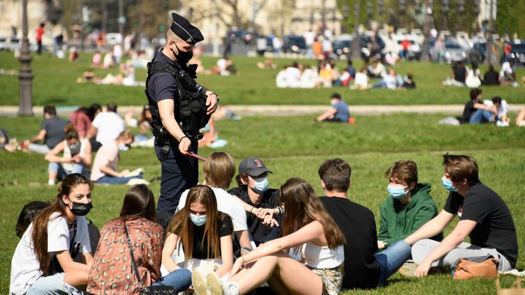 Pas De Controles Des Deplacements Securite Autour Des Lieux De Culte Les Consignes Donnees Aux Policiers Pour Le Week End De Paques