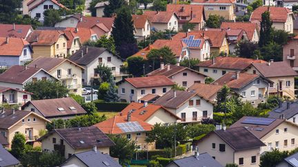 Une vue de la ville de Chambéry (Savoie), le 3 juin 2020. Dans toutes les communes, la taxe foncière augmente au moins de 7,1% cette année. (VINCENT ISORE / MAXPPP)