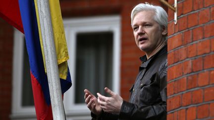 Le fondateur de WikiLeaks Julian Assange, réfugié à l'ambassade de l'Equateur à Londres, le 19 mai 2017. (DANIEL LEAL-OLIVAS / AFP)