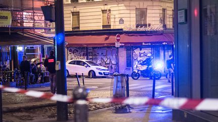 Un périmètre de sécurité dans le 11e arrondissement de Paris dans la nuit du 13-Novembre. (CITIZENSIDE/DAVID JULI)