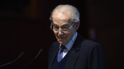 Robert Badinter, lors d'un discours au siège de l'Unesco, à Paris, le 9 janvier 2017. (LIONEL BONAVENTURE / AFP)