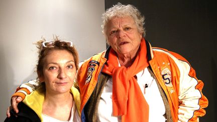 La productrice et réalisatrice Josée Dayan (à droite) avec son actrice de "Capitaine Marleau", Corinne Masiero, à Lille (Hauts-de-France) le 29 avril 2018 (DELPHINE GOLDSZTEJN / MAXPPP)