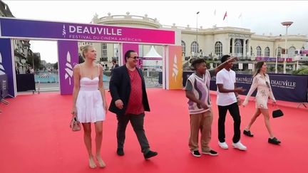 Du vendredi 2 septembre au dimanche 11 septembre 2022, le festival du cinéma américain prend ses quartiers, comme à son habitude, à Deauville (Calvados). L’occasion de prendre la température de la société américaine&nbsp; (France 3)