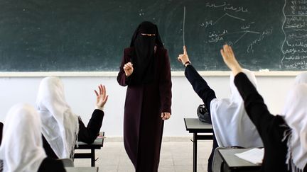 Seules des femmes pourront d&eacute;sormais enseigner aux jeunes filles &agrave; Gaza. (MAHMUD HAMS / AFP)