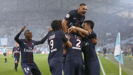 La joie des joueurs du PSG qui ont écrasé l'OM (5-1) au Stade Vélodrome, le 26 février 2017. (PHILIPPE LAURENSON / DPPI / AFP)