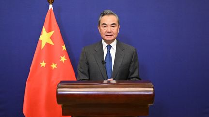 Le&nbsp;ministre des Affaires étrangères chinois Wang Yi, à Pékin (Chine), le 26 février 2022.&nbsp; (SHEN HONG / XINHUA / AFP)