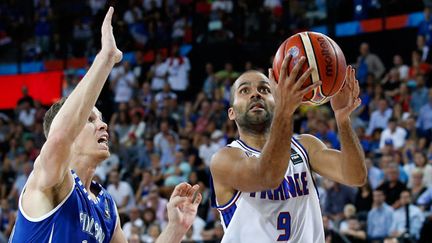 &nbsp; (Tony Parker et ses coéquipiers ont été à la peine contre la Finlande en ouverture de l'Euro de basket. © Maxppp)