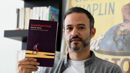 Le journaliste français d'origine irakienne Feurat Alani, lauréat du Prix du Livre Albert-Londres pour "Le parfum d'Irak", ici le 12 novembre 2019. (KARIM SAHIB / AFP)