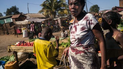 Sur les étals, dans les rues d'Amboasary Atsim, la viande de poulet ou de chèvre et les légumes se font rares et coûtent très chers. Quant à la viande de zébu, elle est réservée uniquement à des événements exceptionnels (enterrements, mariages, etc.).&nbsp; &nbsp; &nbsp; (RIJASOLO/AFP)