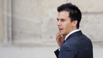 L'ancien conseiller en communication de François Hollande, Gaspard Gantzer, candidat à la mairie de Paris sous l'étiquette "Parisiennes – Parisiens" (30 avril 2014). (ALAIN JOCARD / AFP)