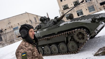 Des soldats ukrainiens dans la région de Louhansk, en Ukraine, le 25 janvier 2022. (WOLFGANG SCHWAN / ANADOLU AGENCY / AFP)