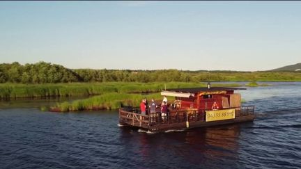 Tourisme : en été, les saunas flottants font recette sur les eaux de Laponie