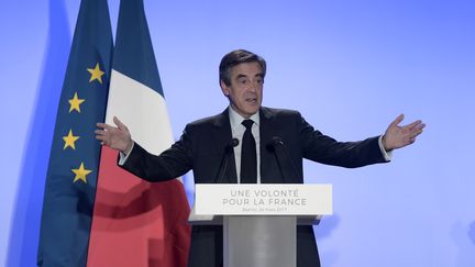 François Fillon, le 24 mars 2017, en meeting à Biarritz (Pyrénées-Atlantiques). (IROZ GAIZKA / AFP)