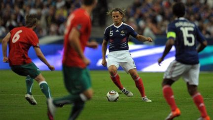 Philippe Mexes à la relance avec les Bleus (BERTRAND LANGLOIS / AFP)