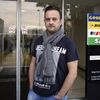 Mickael Wamen, ancien employé de l'usine Goodyear et figure de la lutte syndicale. Il a repris une formation en webdesign. (Thomas Samson / AFP)