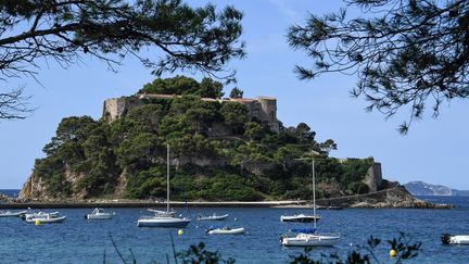 Le fort de Brégançon à Bormes-les-Mimosas, le 10 Août 2018, lors des précédentes vacances du chef de l'Etat (PASCAL GUYOT / AFP)