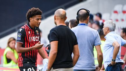 Le Niçois Jean-Clair Todibo a été expulsé au bout de neuf secondes de jeu face à Angers, en Ligue 1, le 18 septembre. (CLEMENT MAHOUDEAU / AFP)