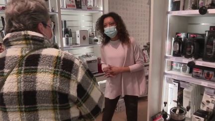 Les soldes ont&nbsp;timidement fait leurs débuts. En cause notamment, la crise sanitaire et la généralisation du télétravail. (CAPTURE D'ÉCRAN FRANCE 3)