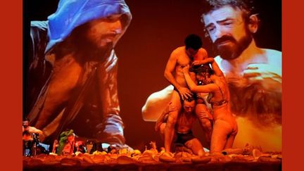 Golgota Picnic, de Rodrigo Garcia, au théâtre du Rond Point à Paris
 (Davir Ruano)