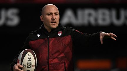 Le Toulonnais et entraîneur de Lyon, Pierre Mignoni, le 27 mars 2022. (VALENTINE CHAPUIS / AFP)