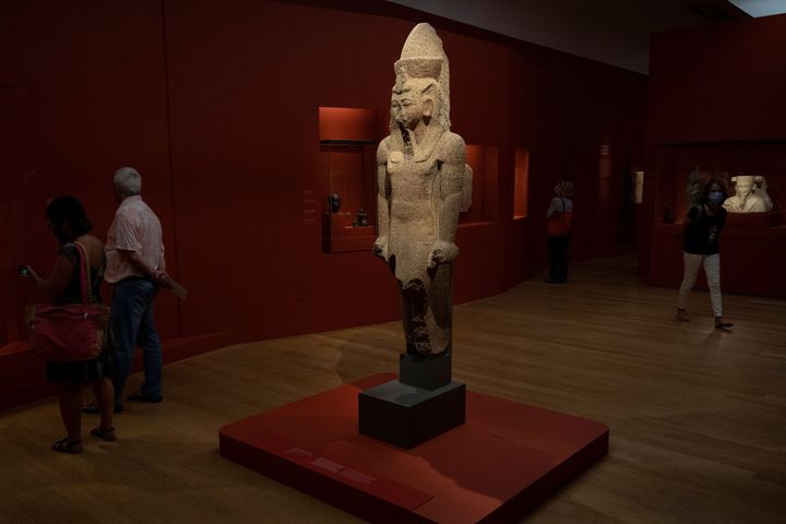 L'une des statues exposées&nbsp;au musée Granet d'Aix-en-Provence, le 18 septembre 2020 à la veille de l'ouverture de l'exposition "Pharaon, Osiris et la momie" (CHRISTOPHE SIMON / AFP)