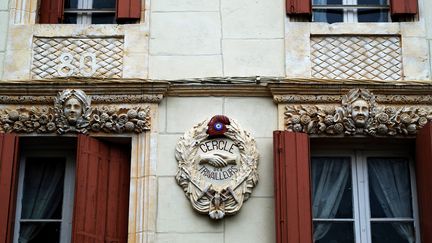 Une façade sculptée Jean-Pascal Simorre à Carmaux (Tarn), le 3 février 2017.&nbsp; (ERIC CABANIS / AFP)