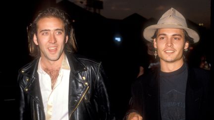 Nicolas Cage et Johnny Depp en 1988 à la première du documentaire de&nbsp;Penelope Spheeris "Decline of Western Civilization Part 2:: The Metal Years".&nbsp; (BARRY KING / WIREIMAGE)