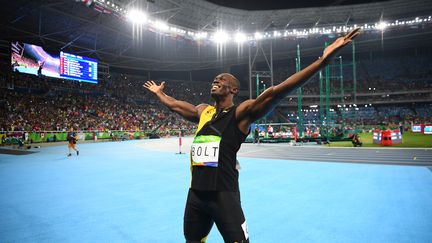 Usain Bolt remporte la finale du 100m et d&eacute;croche son troisi&egrave;me titre olympique cons&eacute;cutif, le 14 ao&ucirc;t 2016 &agrave; Rio. (FRANCK FIFE / AFP)