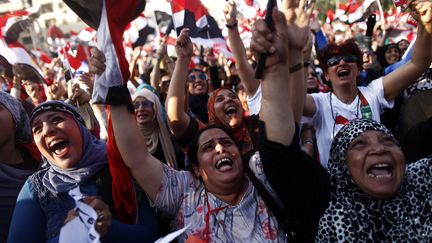 Des Egyptiennes manifestent contre le pr&eacute;sident d&eacute;chu&nbsp;Mohamed Morsi, au Caire (Egypte), le 3 juillet 2013. (MAHMOUD KHALED / AFP)