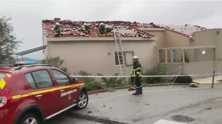 Dans le Var, les conditions météo sont très mouvementées. Une mini-tornade s'est abattue lundi 29 octobre au matin sur la commune de Tanneron. (FRANCE 2)