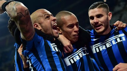 Joao Miranda, Mauro Icardi et Felipe Melo fêtent leur victoire (GIUSEPPE CACACE / AFP)