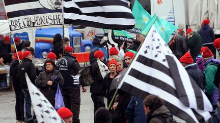 Les manifestants se rassemblent &agrave; Quimper, samedi 2 novembre 2013. (JEAN-SEBASTIEN EVRARD / AFP)