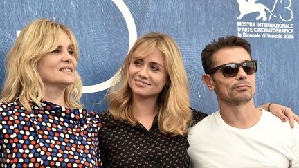 Emmanuelle Seigner, Katell Quillévéré et Kool Shen de NTM le 4 septembre 2016, à la Mostra de Venise.
 (Tiziana Fabi / AFP)