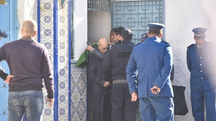 Une des figures de la contestation populaire (Hirak), Lakhdar Bouregaâ, 86 ans, vétéran de la guerre d'indépendance, a été remis en liberté par la justice algérienne après six mois de détention. Photo prise le 2 janvier 2020. (RYAD KRAMDI / AFP)
