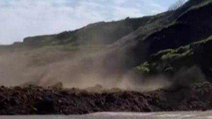 Royaume-Uni : pourquoi les falaises s'effondrent-elles ?