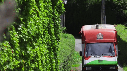 Hautes-Pyrénées : un camion à pizza parcourt la vallée dans des villages sans commerce (France 2)