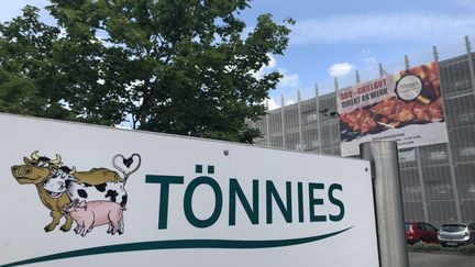 L'abattoir de&nbsp;l’entreprise Tönnies sur la commune de Rheda-Wiedenbrück dans lequel&nbsp;730 salariés ont été testés positifs au Covid-19 (Ludovic Piedtenu / RADIO FRANCE)