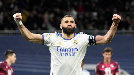 Le capitaine madrilène Karim Benzema a inscrit le troisième but des Merengues face à la Real Sociedad pour la 27e journée de Liga, le 5 mars 2022. (PIERRE-PHILIPPE MARCOU / AFP)