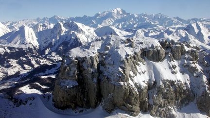 Une vue aérienne du massif de La Tournette (Haute-Savoie). (NORBERT FALCO / MAXPPP)